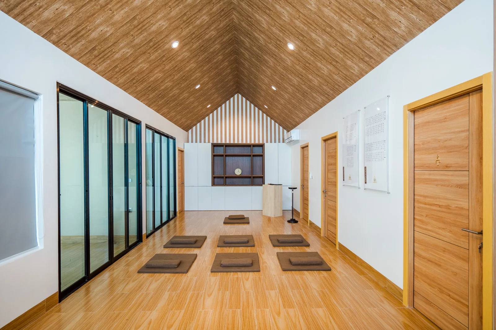 The practice room and cushions